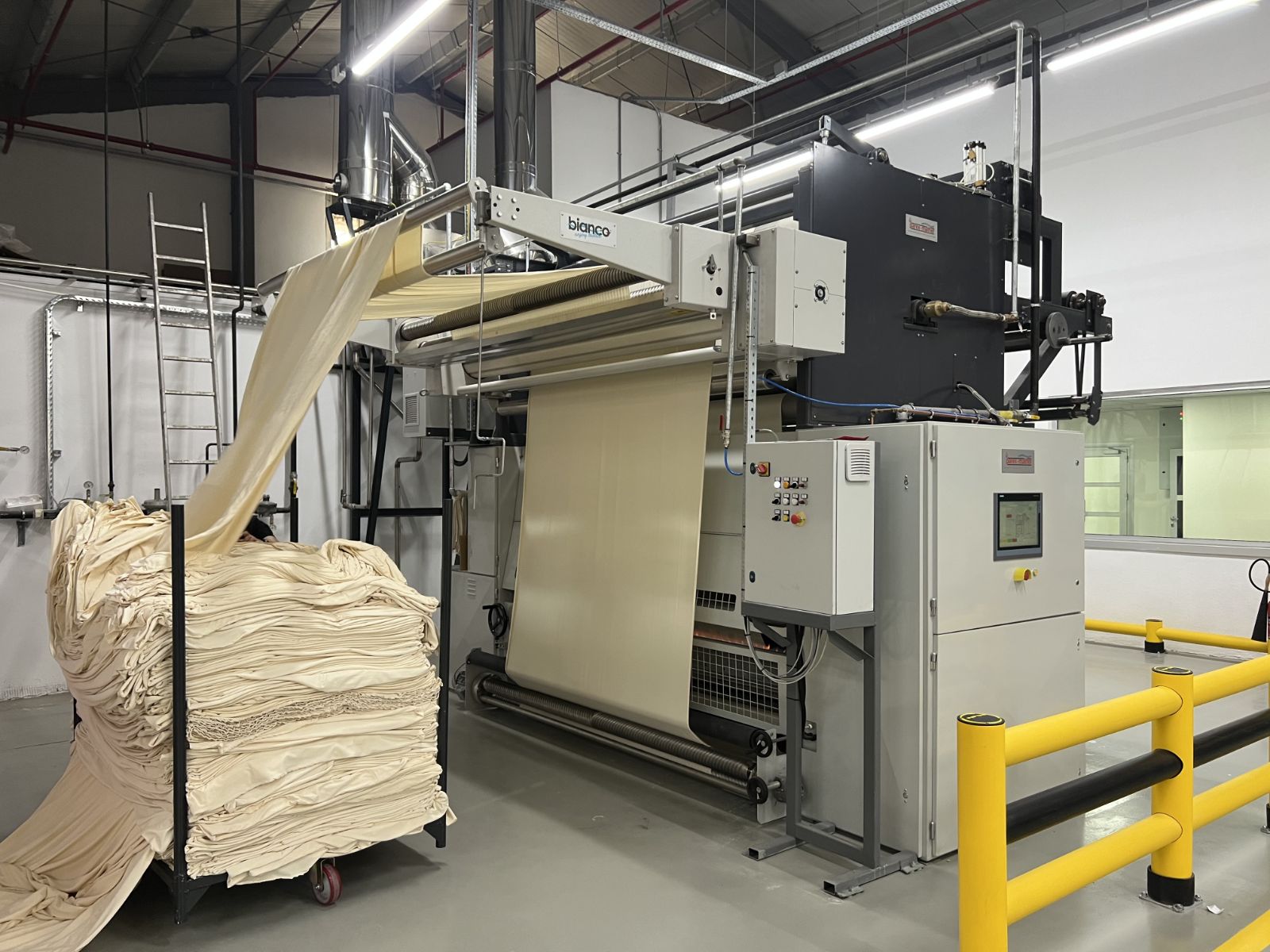 AÇIK EN ÖRME KUMAŞLAR İÇİN YAKMA (GAZE ) MAKİNASI